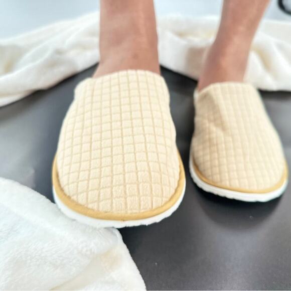 Spa Slippers, Non-Slip Closed Toe Disposable for Guest, Hotel, Travel an… - Picture 3 of 6